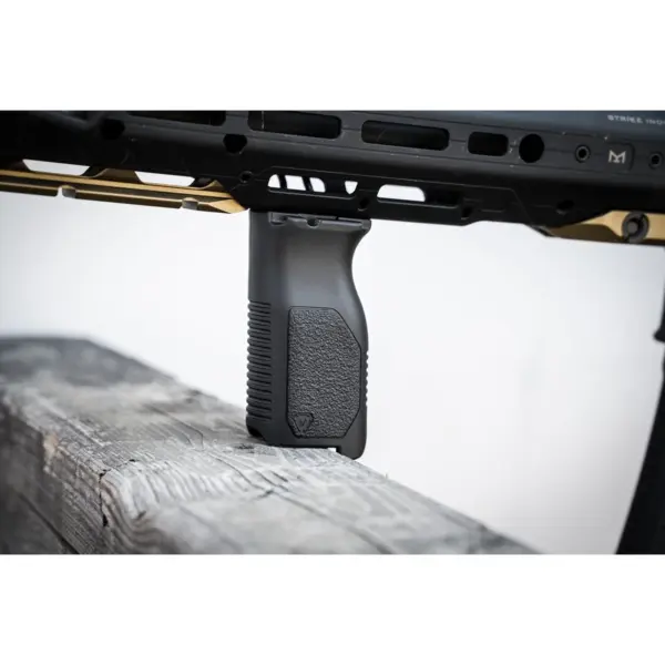 Strike Industries - Chwyt M-LOK Angled Vertical Grip - Long Czarny - obrazek 17