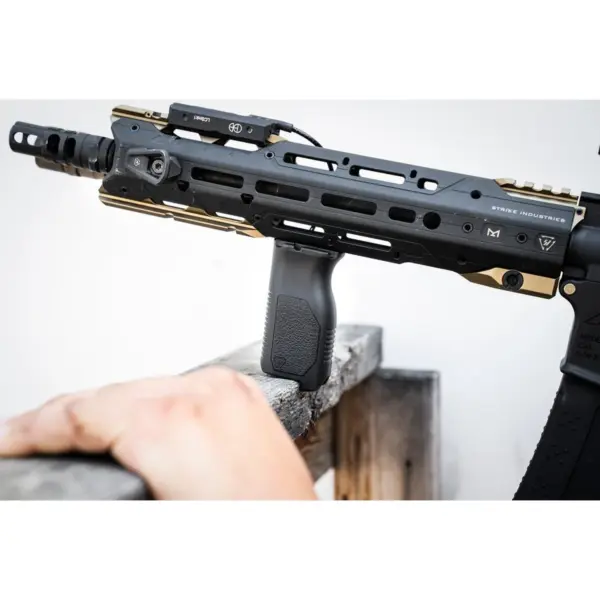 Strike Industries - Chwyt M-LOK Angled Vertical Grip - Long Czarny - obrazek 19